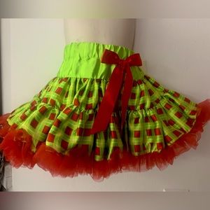 Girls XS (fits Sizes 2-4) Red & Green Christmas Themed Pettiskirt Tutu Skirt NWT
